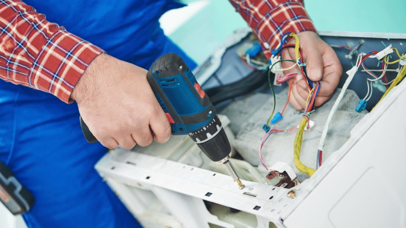 Karşıyaka Hotpoint Hotpoint çamaşır makinesi kart tamiri – Su almama arızası orijinal parça ile giderildi. - Teknik servis örneği